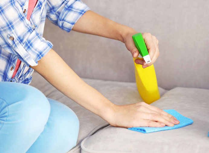 Как почистить диван в домашних условиях от грязи