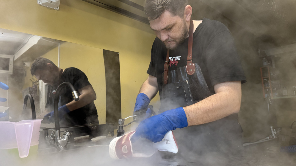 Парогенератор для очистки обуви