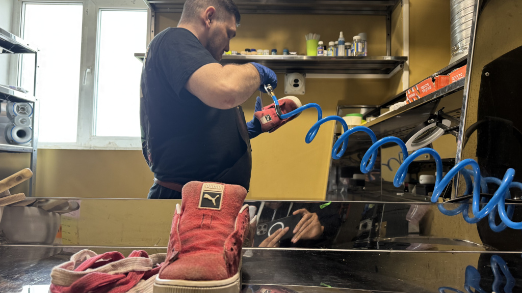 Пневмопистолет для чистки обуви