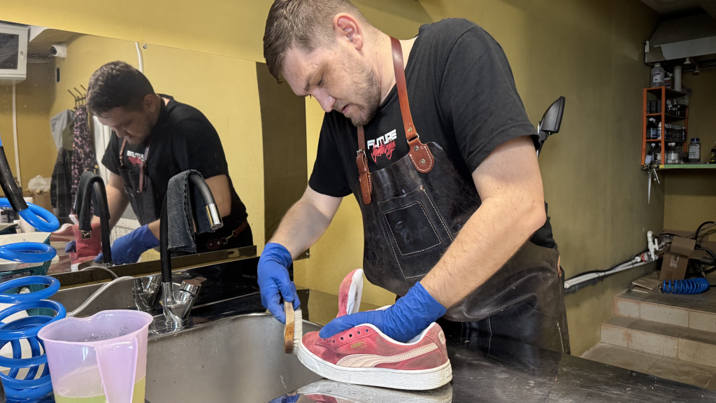 Влажная чистка подошвы